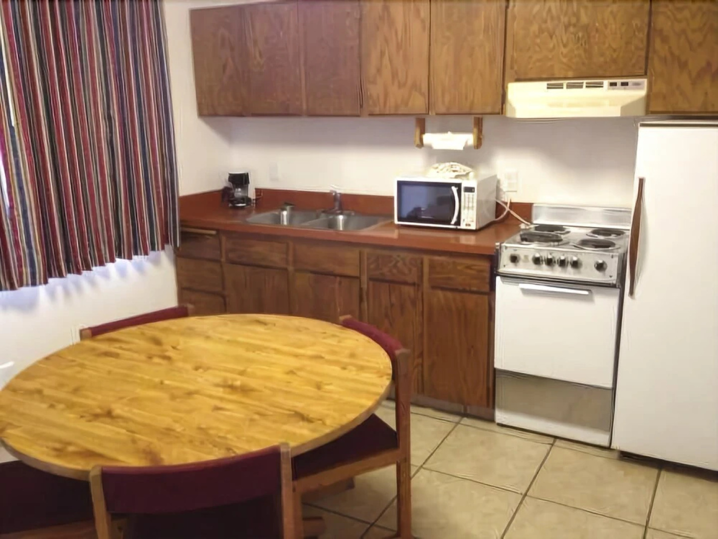 Cozy Cove Beachfront Resort Inn