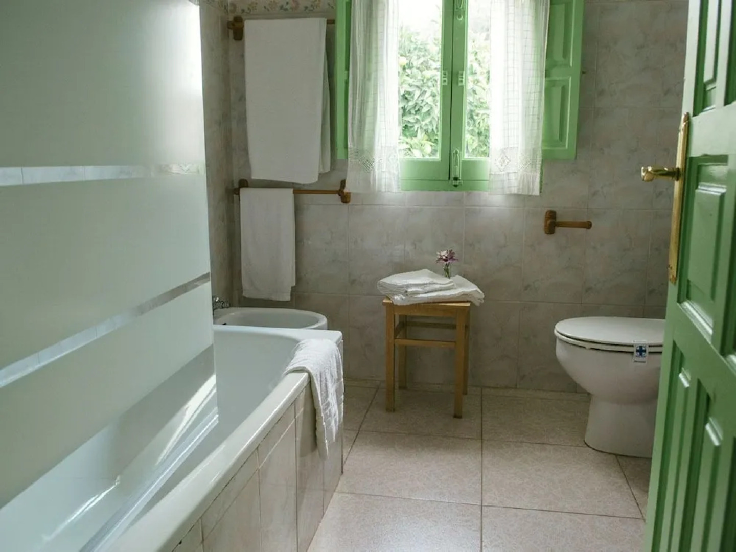 El Estanque y El Almendro