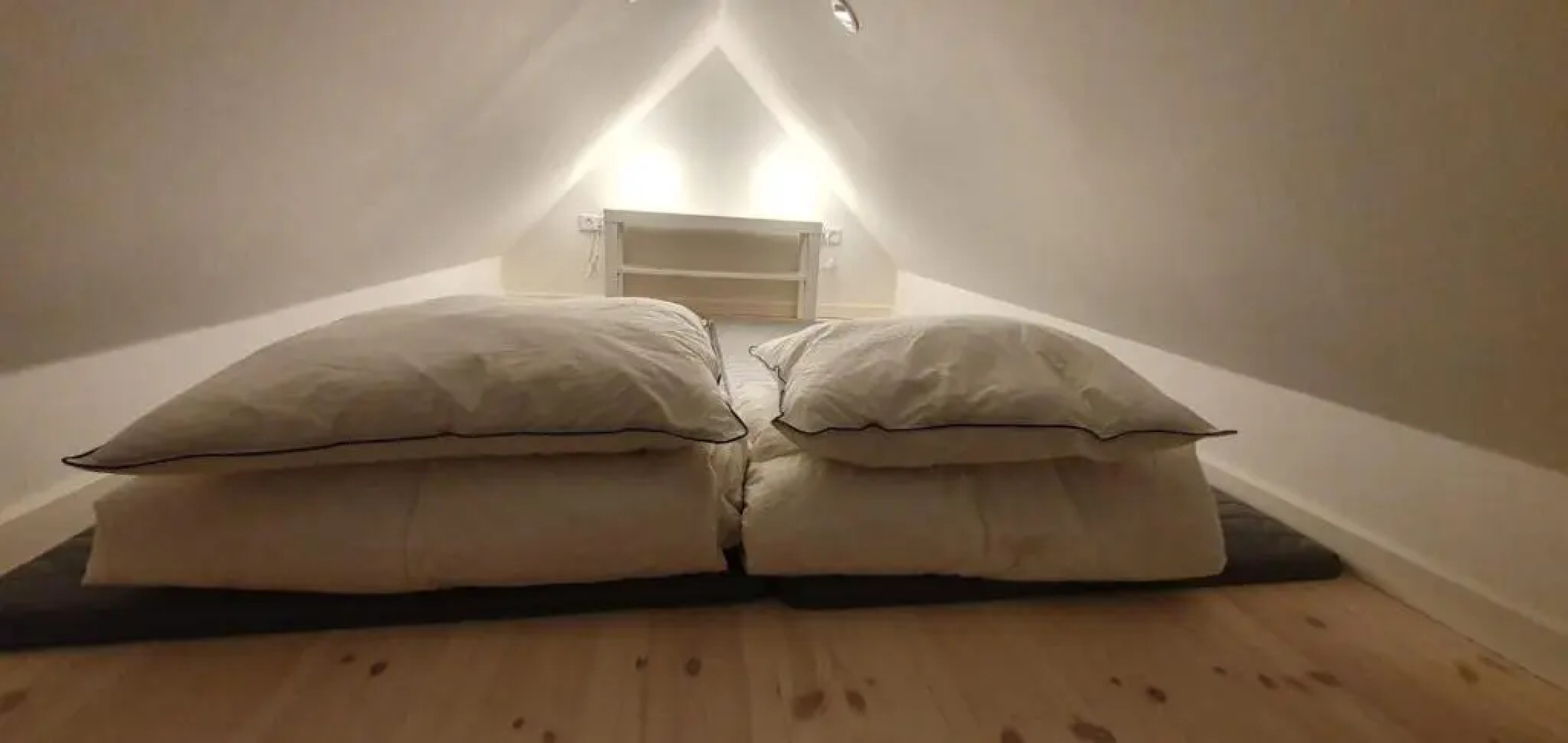 The 'Loft' Apartment- "Den Gule Svane" Guest House - near Rønne & Beach