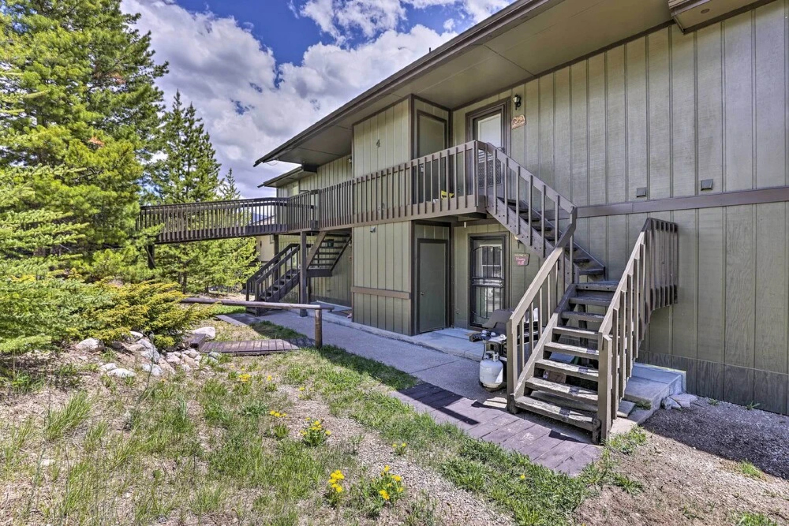 Grand Lake Condo w/ Mountain Views: Walk to Lake!