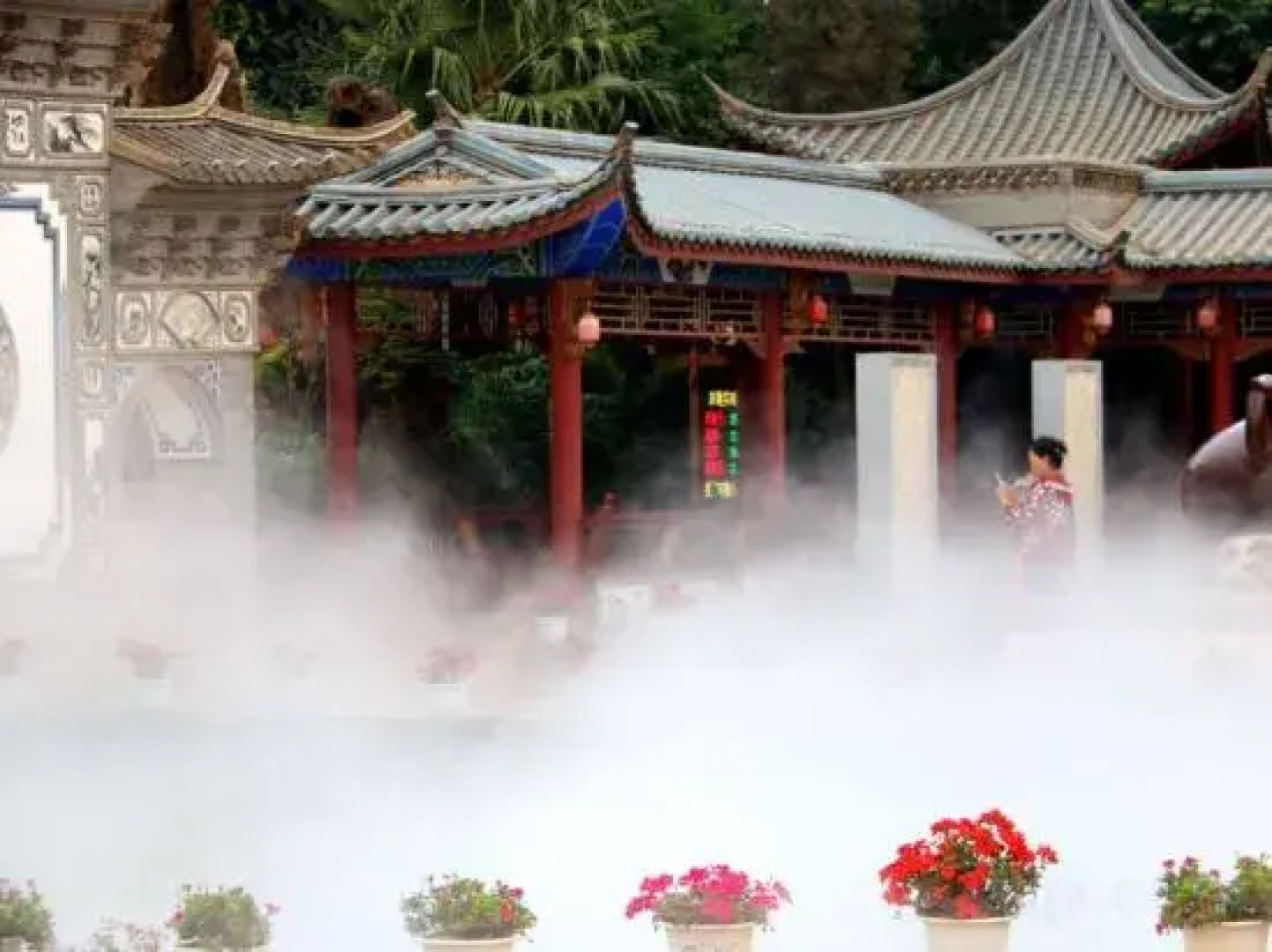 Gongguan Bihai Lantian Hotel