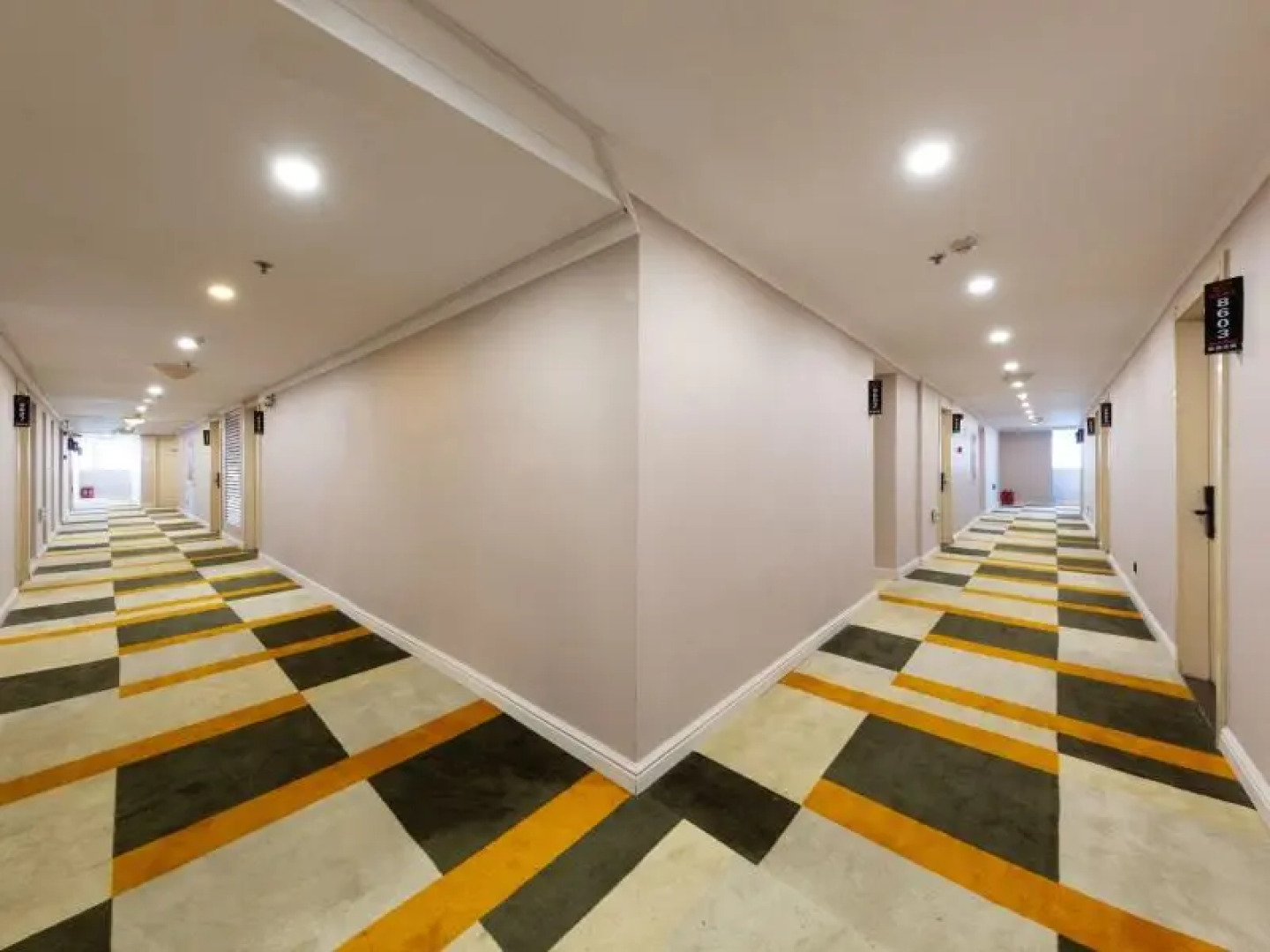 Shell Hotel Huaibei Jinying Plaza Long Distance Bus Station