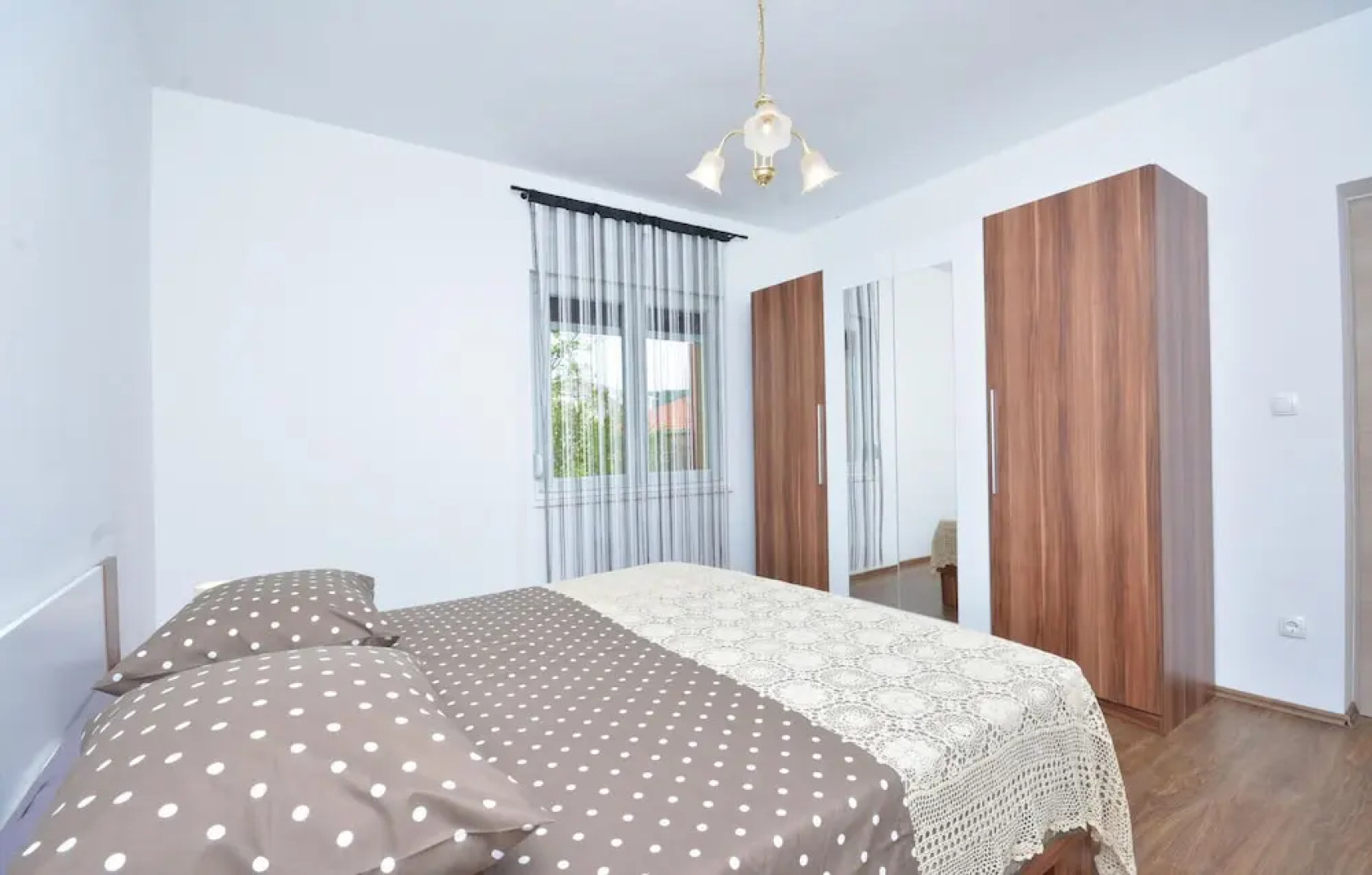 Stunning Home in Srinjine With Wifi and 4 Bedrooms