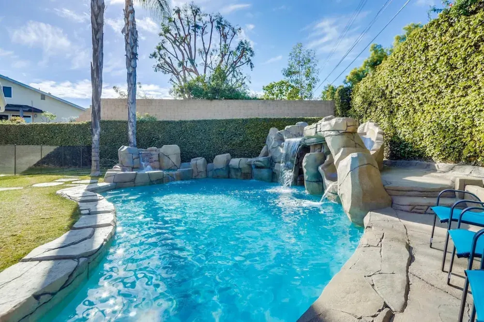 Beautiful Backyard Oasis 5 bedroom 3 Bathroom Home