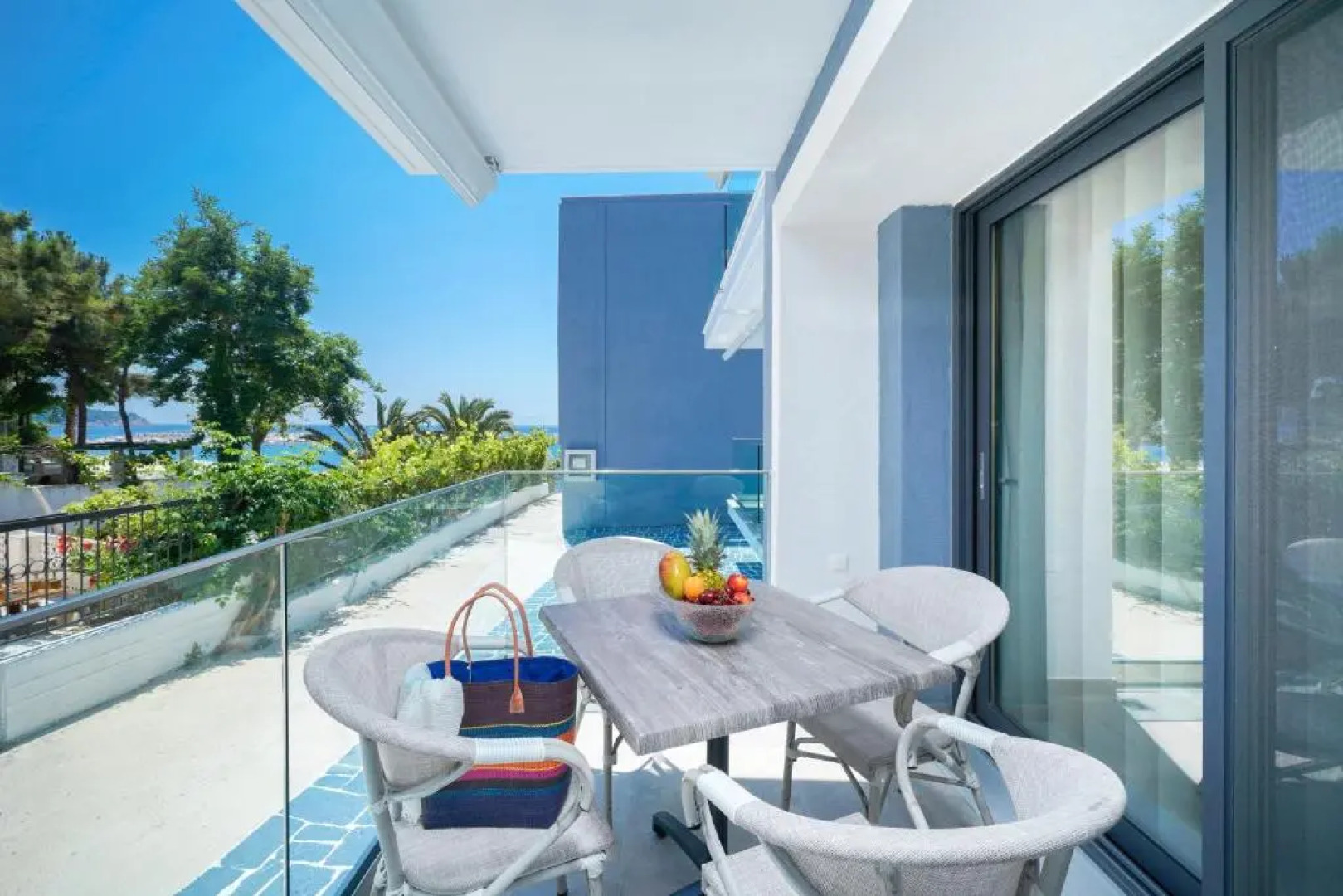 Studios Nautilus III