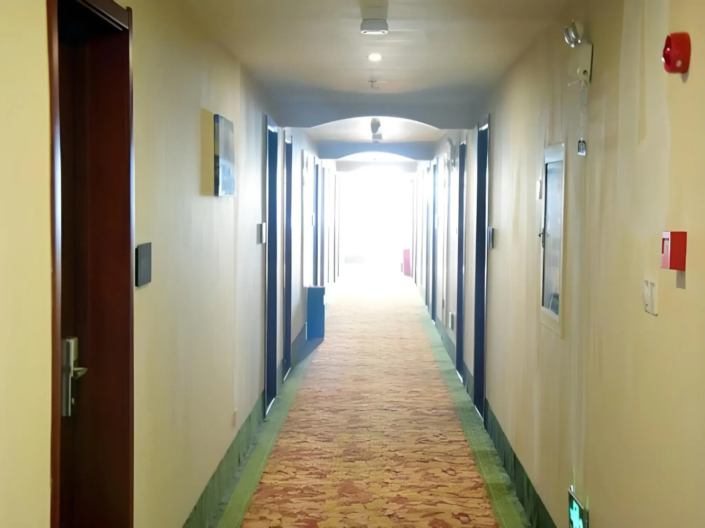 GreenTree Inn Anhui Fuyang Railway Station W XianGYAng Road Business Hotel