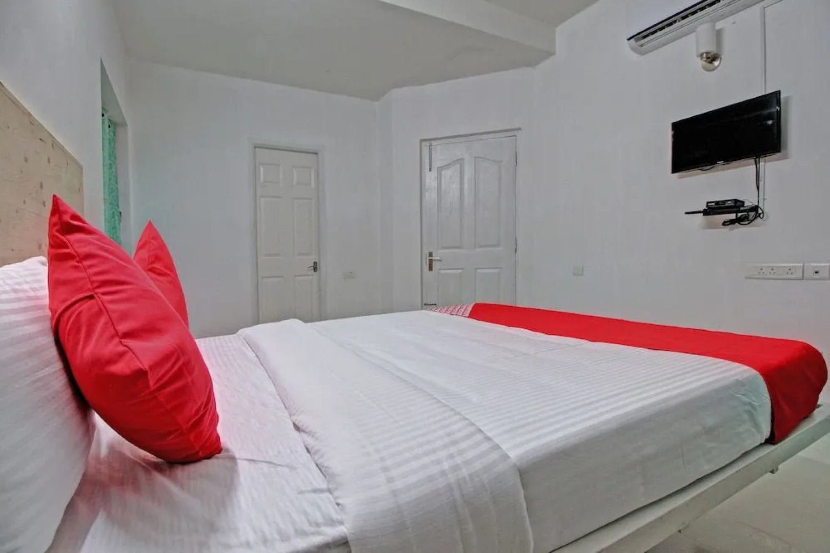 OYO 28223 Sri Sharu Enclave