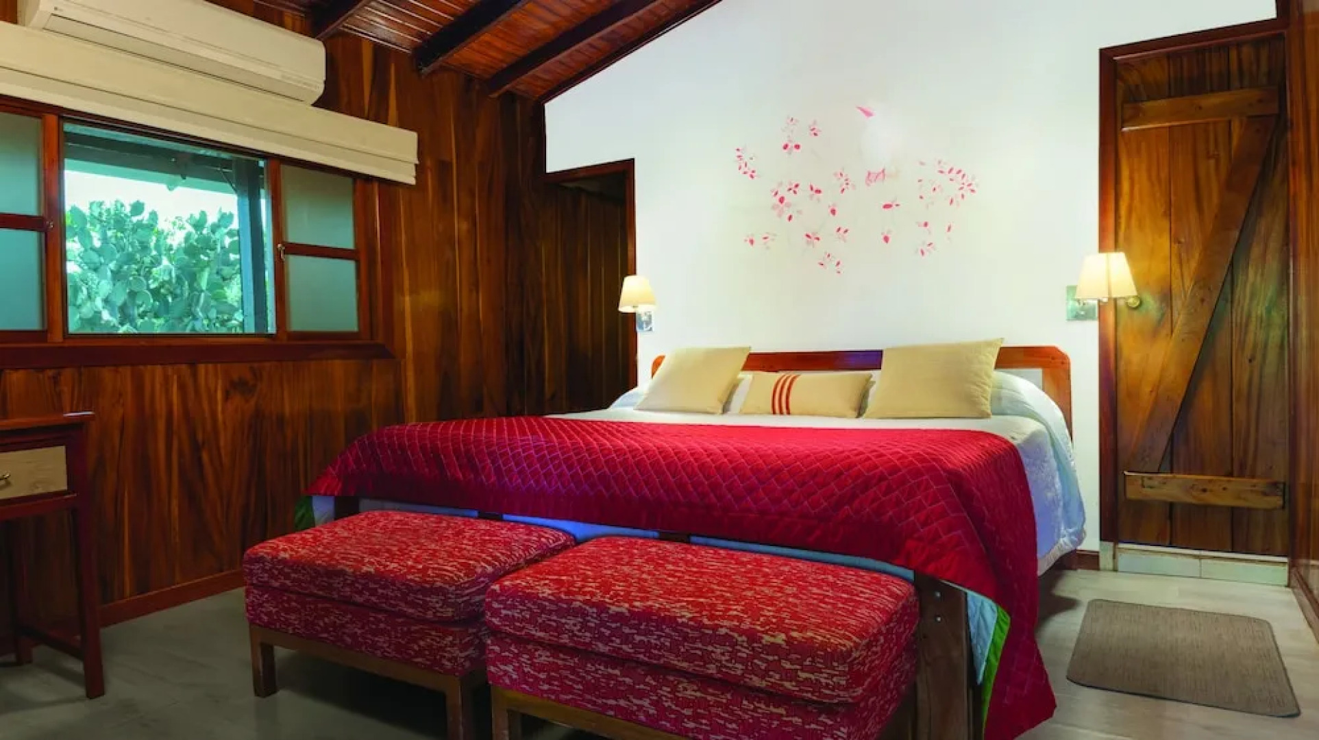 The Wooden House Hotel