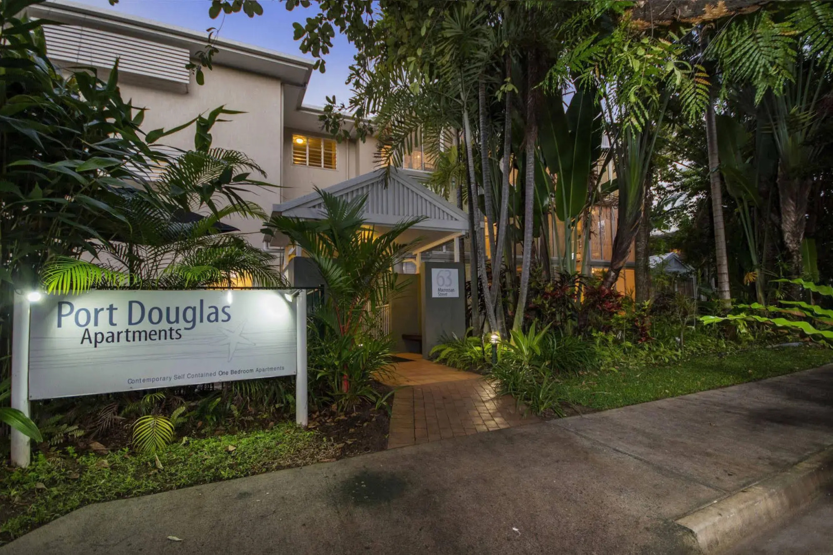 Port Douglas Apartments - Adults Only Oasis