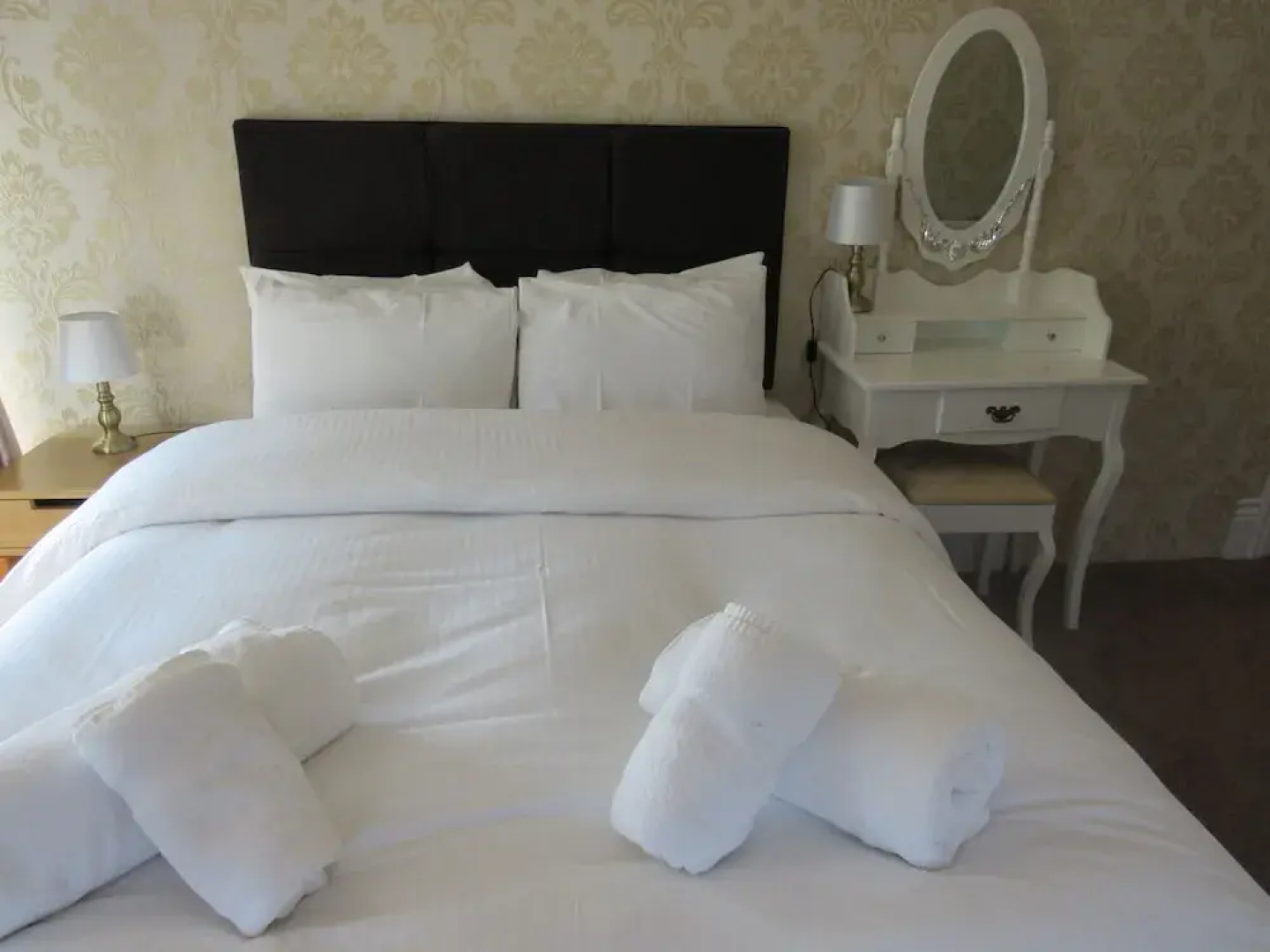 The Queens Arms Hotel