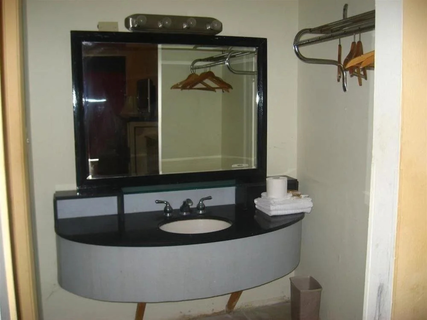 Lake Cecile Inn and Suites