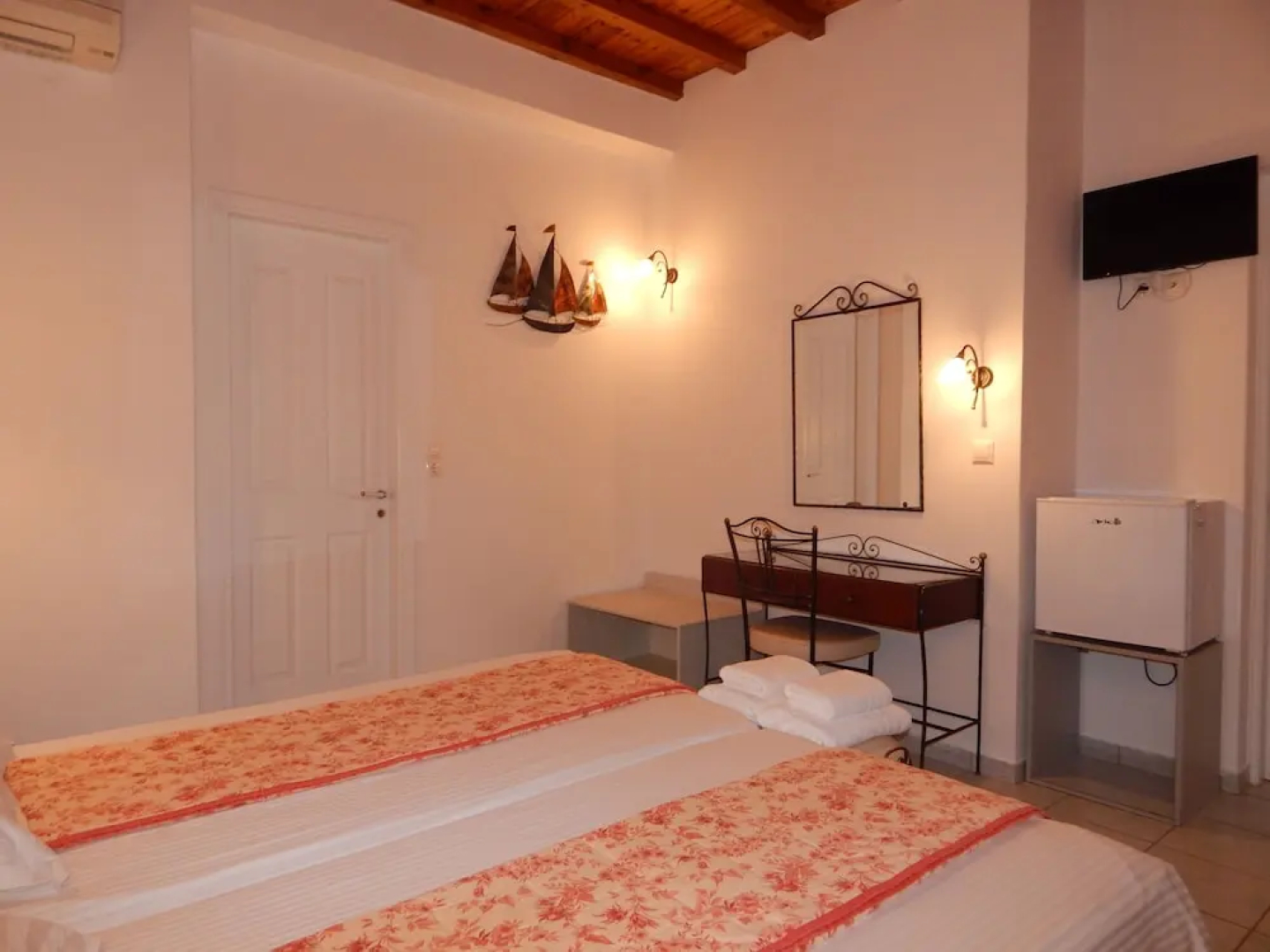 Tinos Suites & Apartments