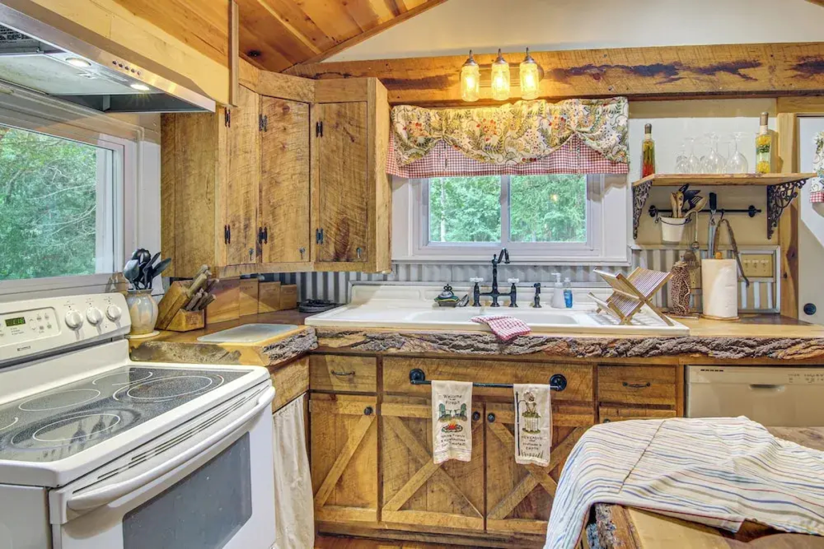 20-acre Cabin w/ Pond: 6 Mi to River Arts District