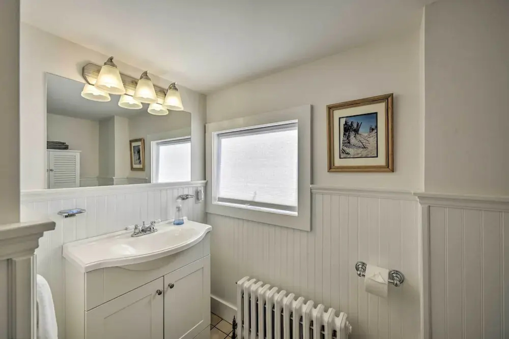 Quaint DT Greenport Apt - 2 Mi to Shelter Island!