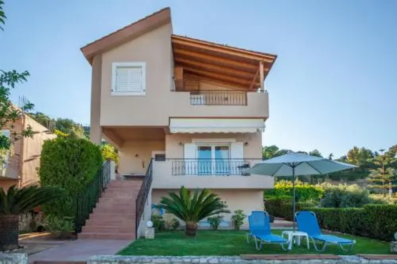 Panorama TraditionalHouse