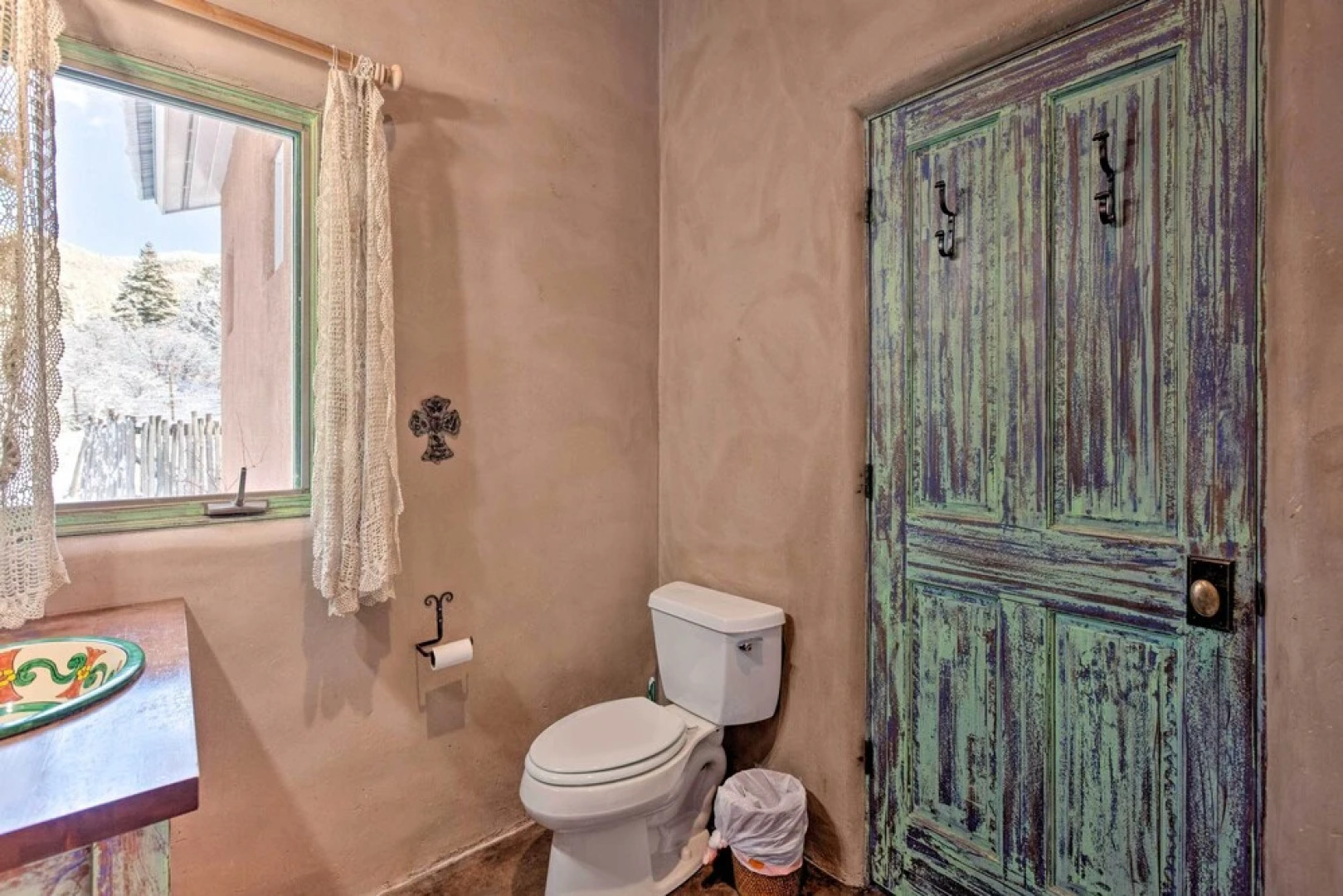 Unique Casita w/ Kiva Fireplace: 11 Mi to Taos Ski