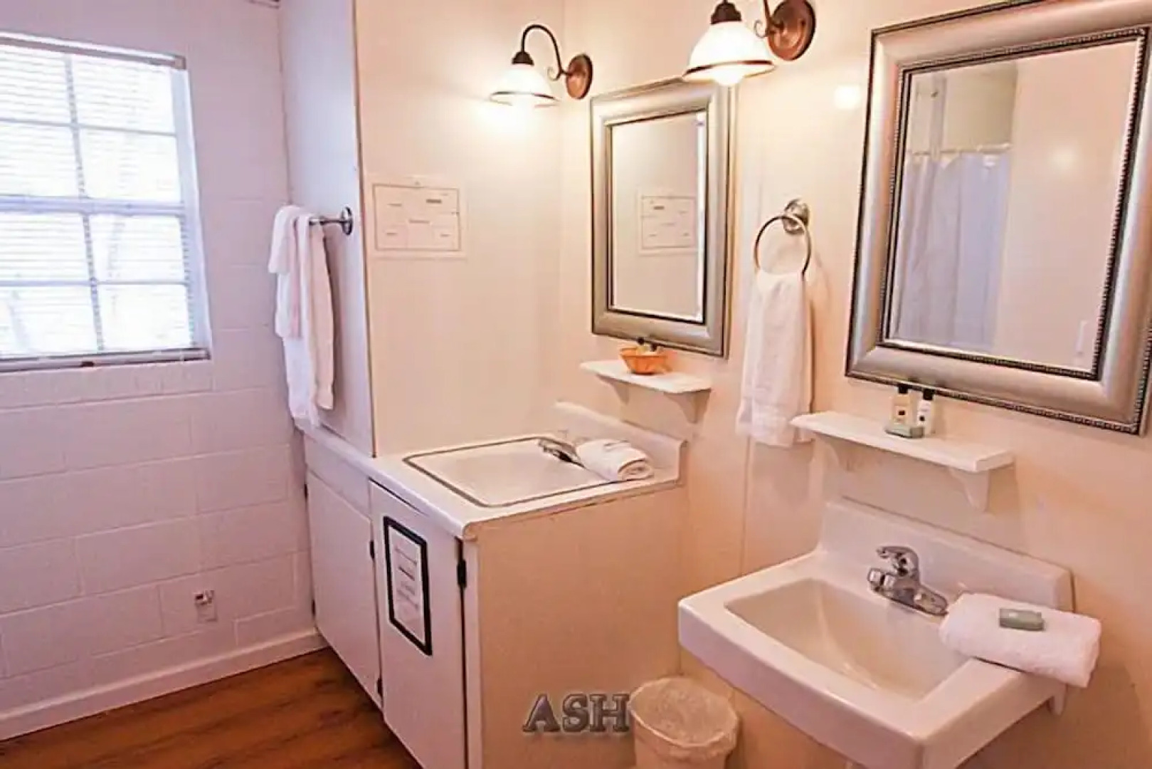 Lakeside Resort-Lakeside Cabins