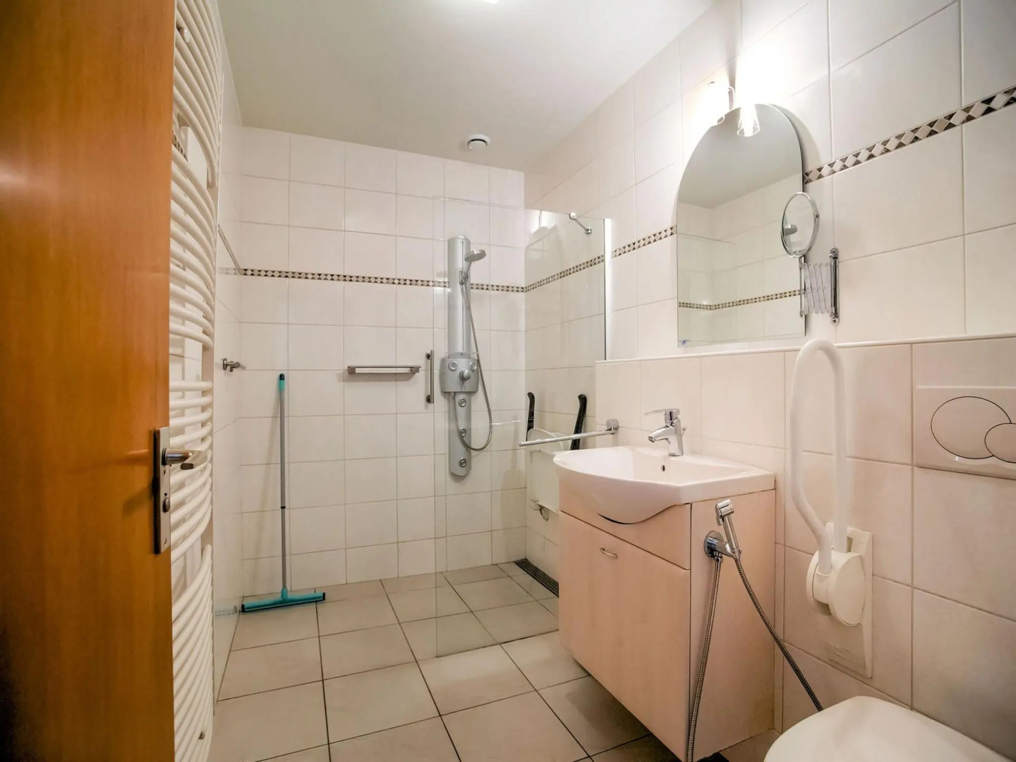 Spacious Holiday Home close to the Efteling in Nieuwkuijk with Terrace