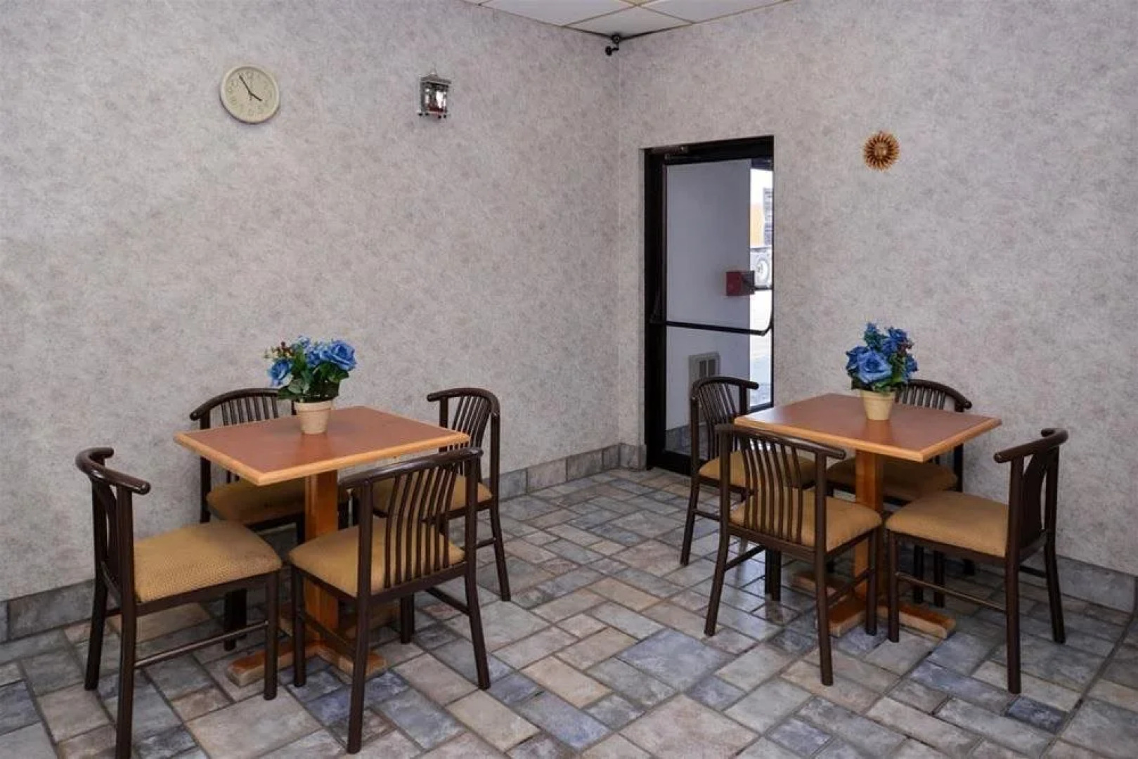 Americas Best Value Inn - Walcott / Davenport