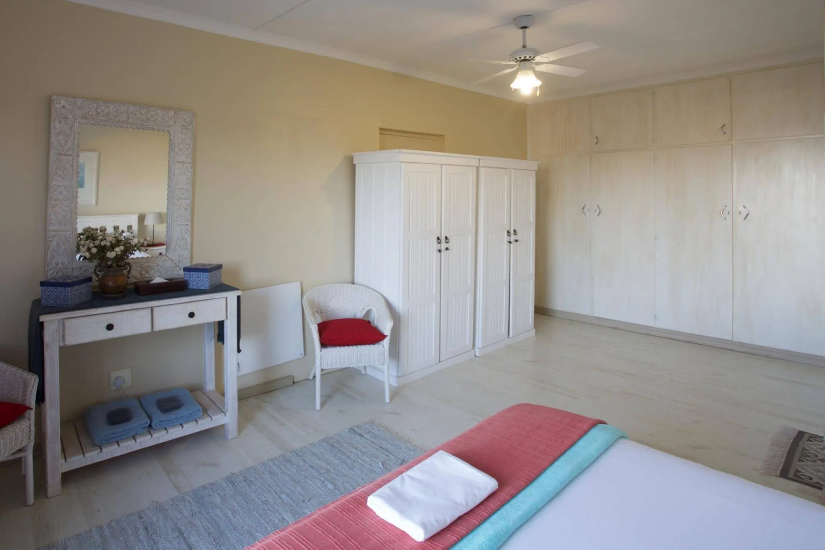 Sea Whisper Guest House & Self Catering