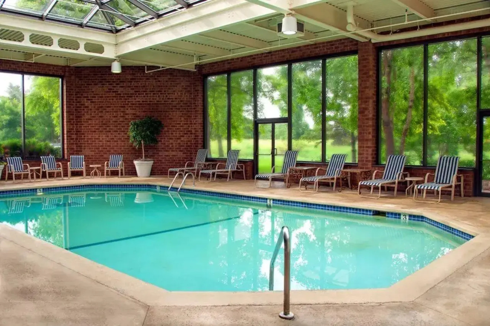 Comfort Inn Brooklyn Center