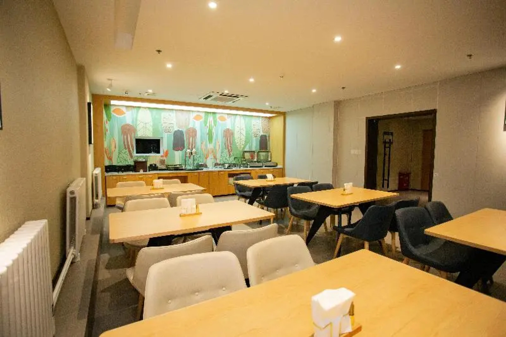 Hanting Hotel Yining Shanghai Town