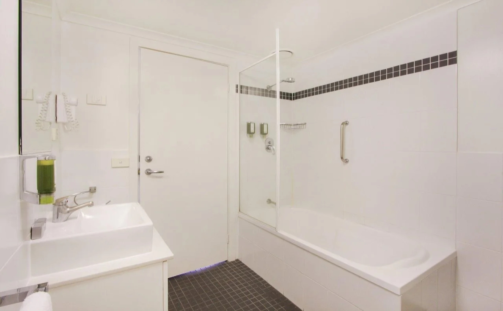 Pacific Suites Canberra