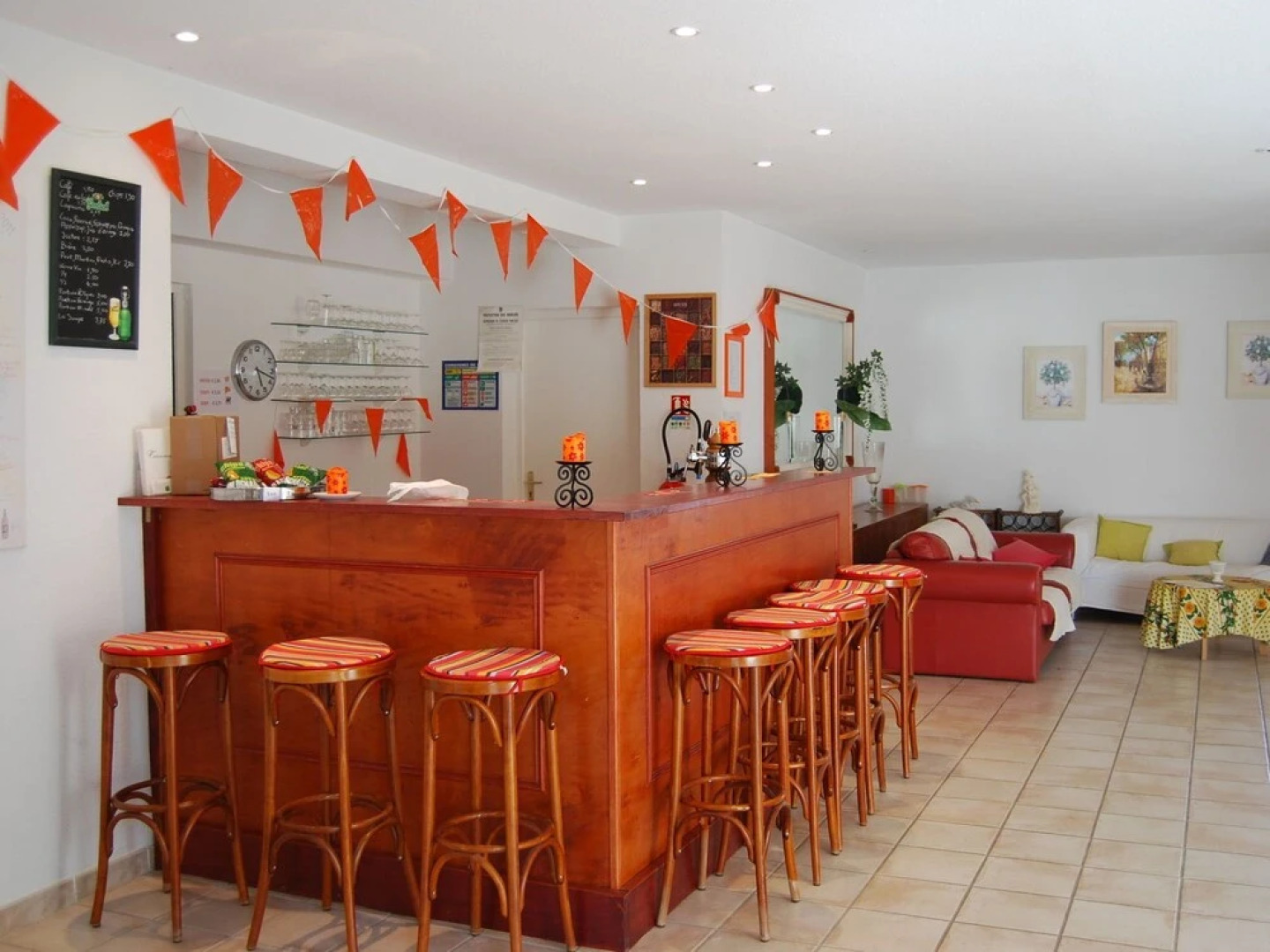 Detached villa with a dishwasher, in green surroundings