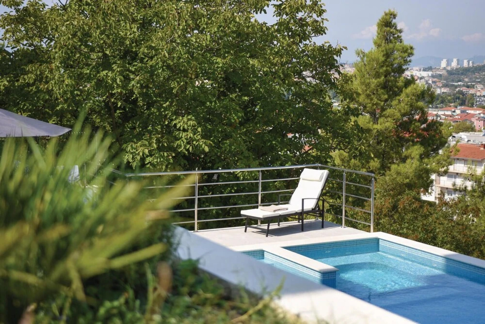 Nice Home in Podstrana with Hot Tub, WiFi & 4 Bedrooms