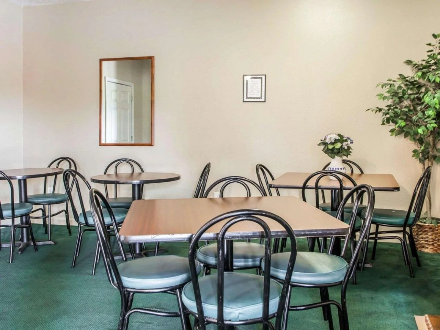 Econo Lodge & Suites Granite City