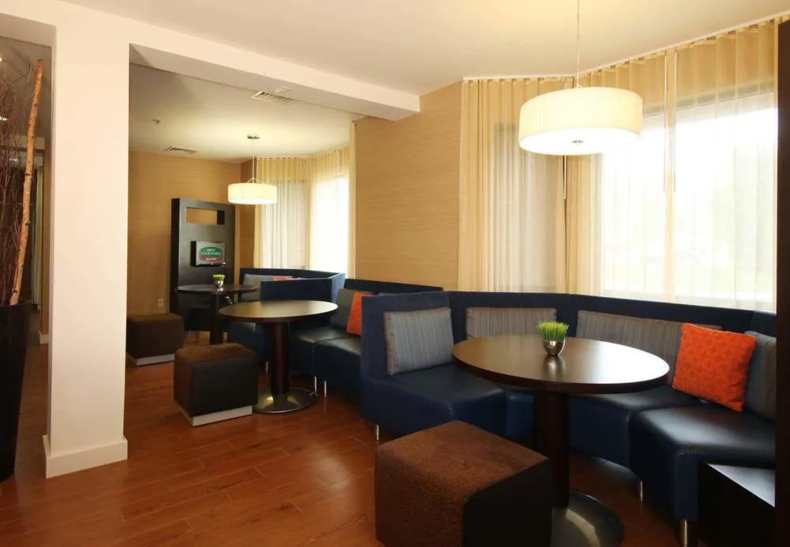 Courtyard Chicago Bloomingdale