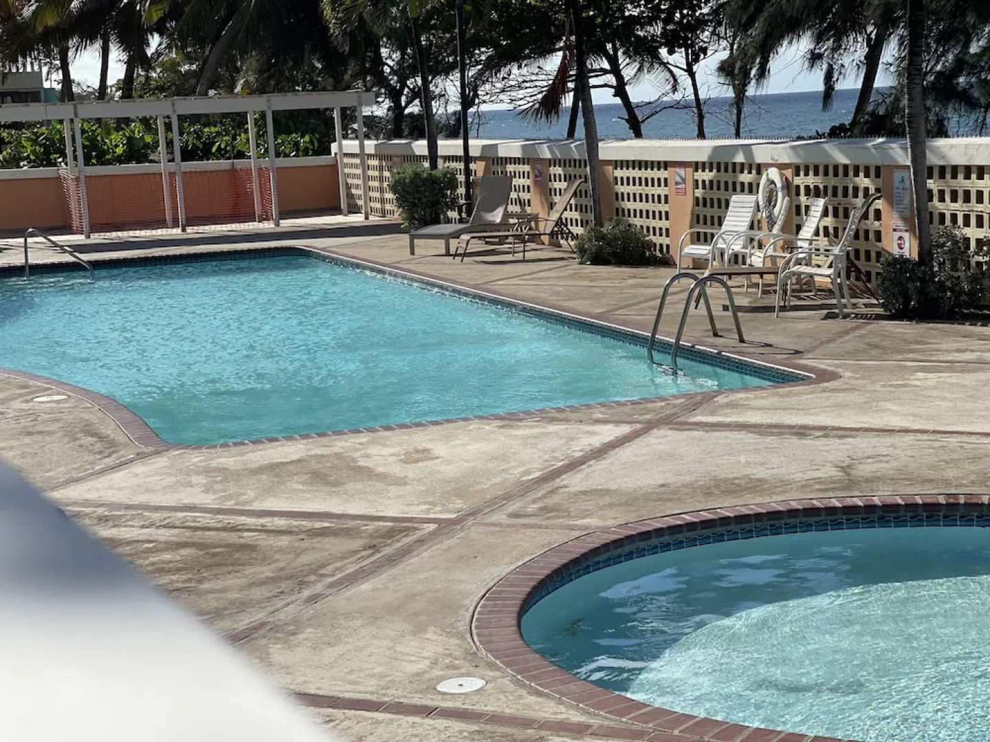 Beach condo with Pool and Ocean View