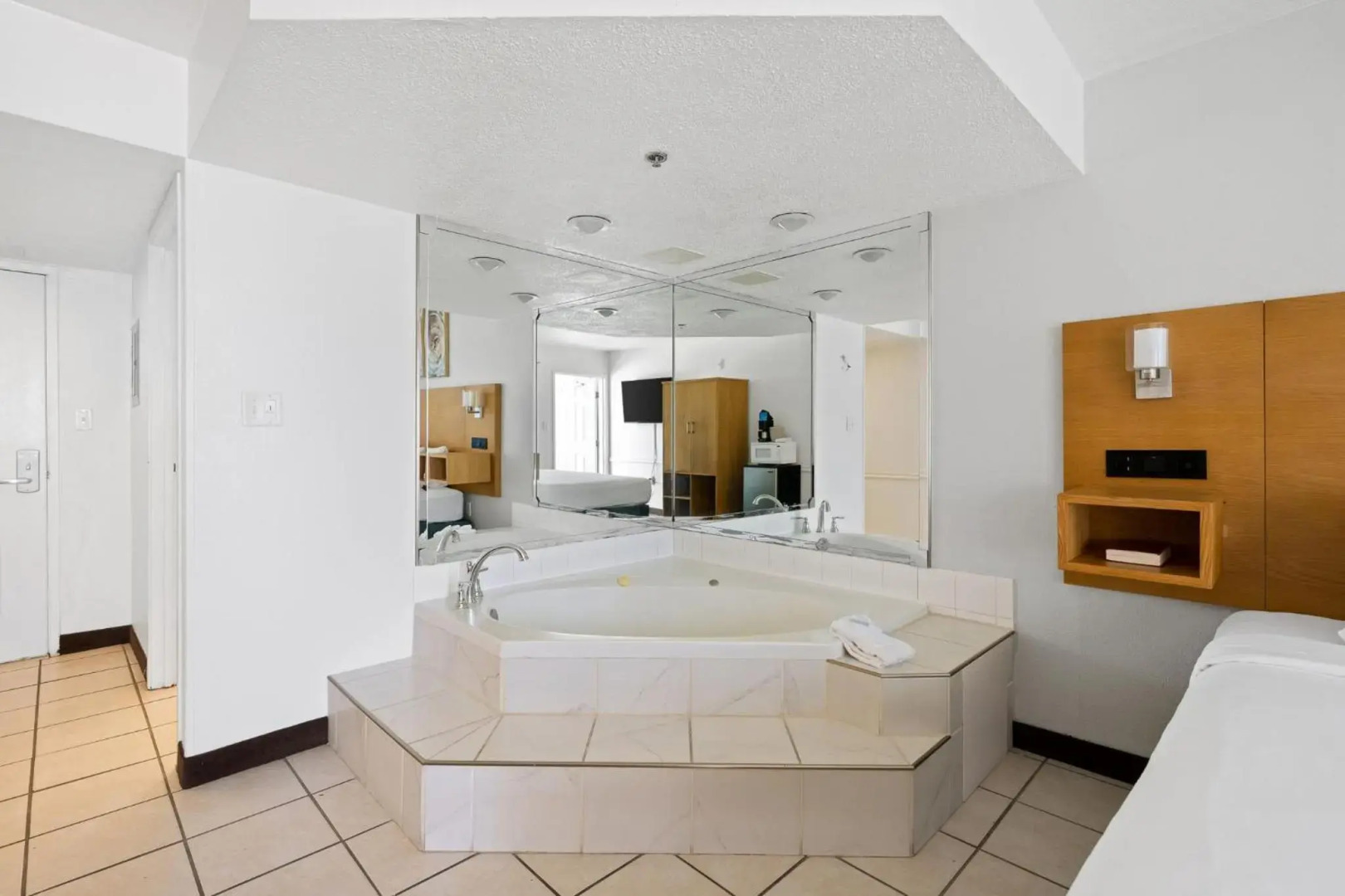 Beachcomber Beachfront Hotel, a By The Sea Resort