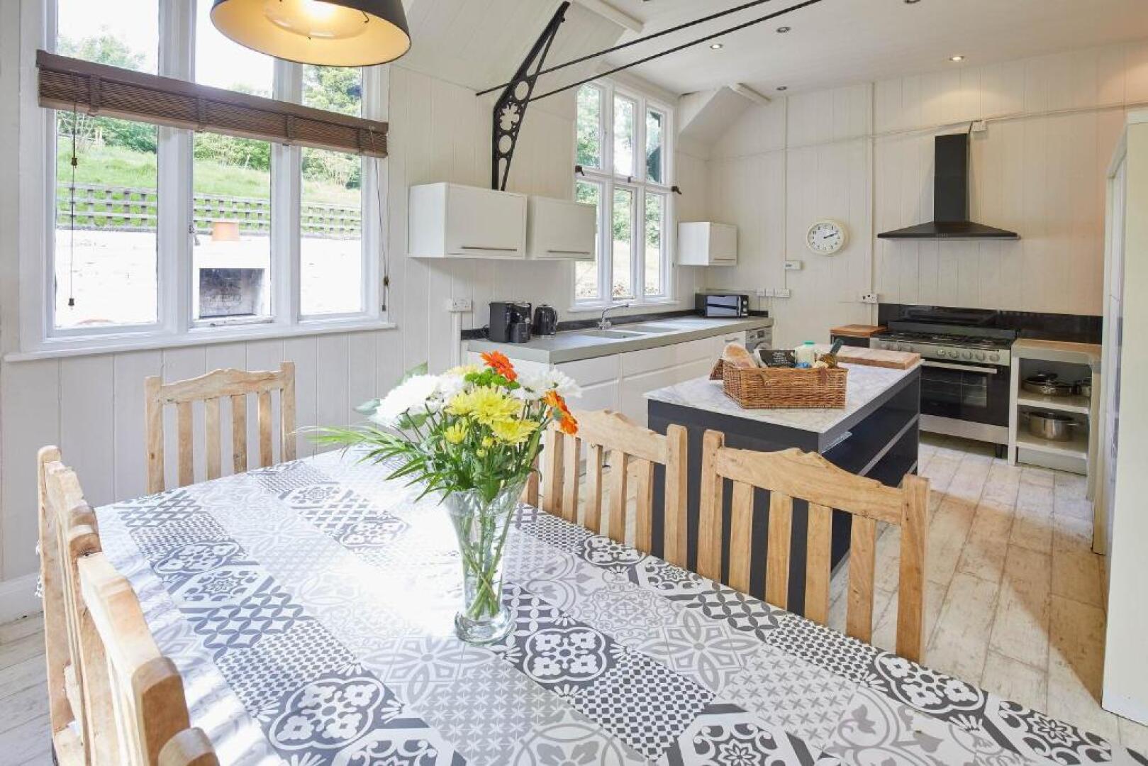 Host Stay The School House