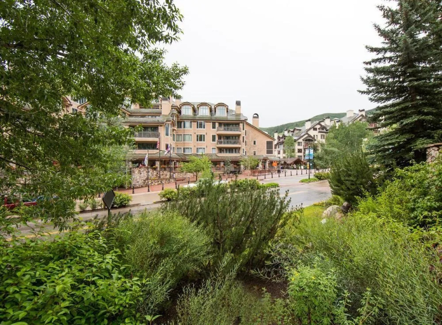 Strawberry Park-Beaver Creek - Superior Condominium Ski-in/Ski-Out