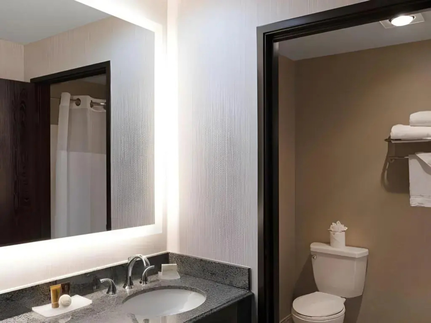 Ayres Hotel Corona – Riverside