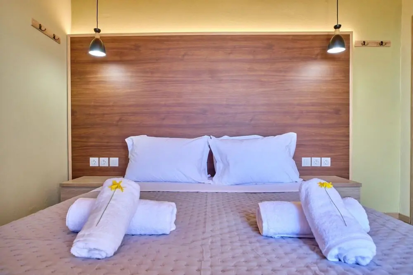 Christine's Seaview by Corfuescapes