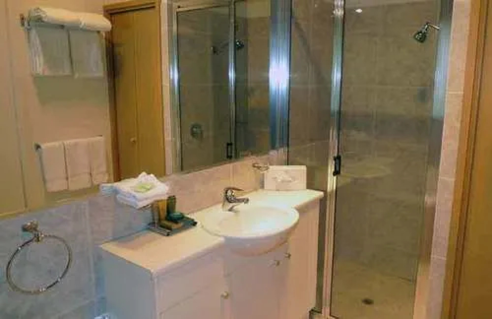 Gipsy Point Lakeside