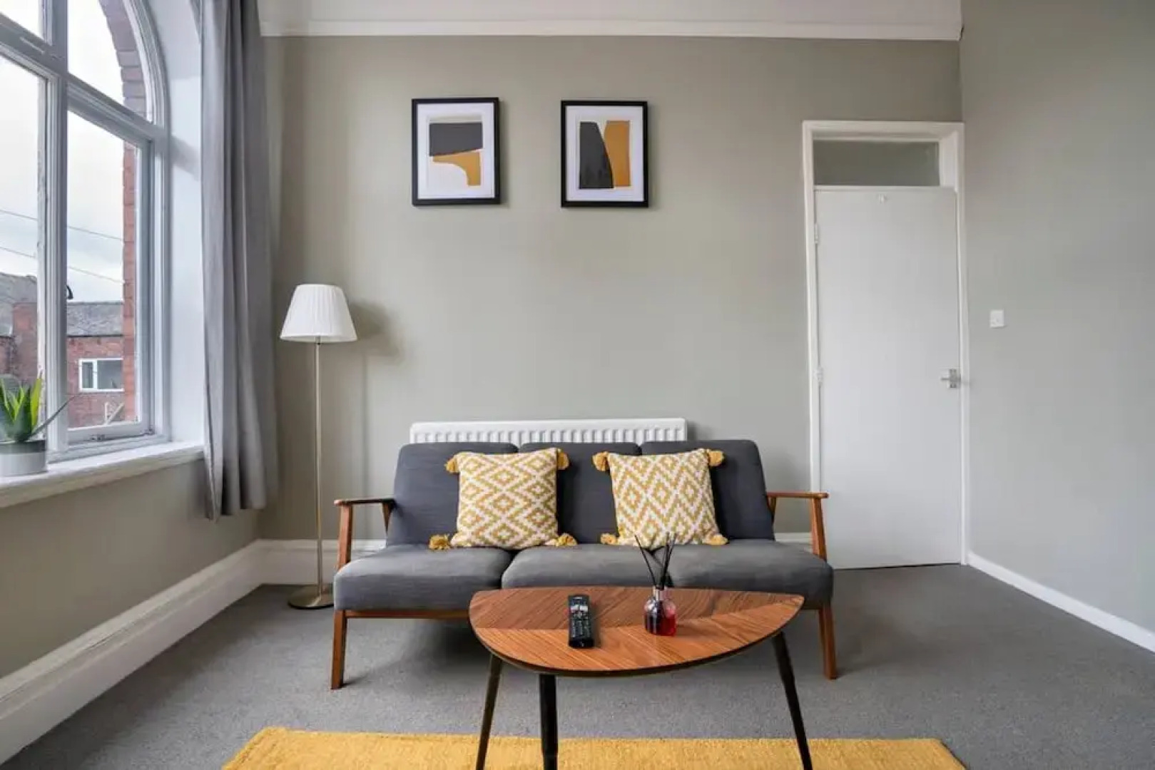 2 Bed-town Centre-free Parking