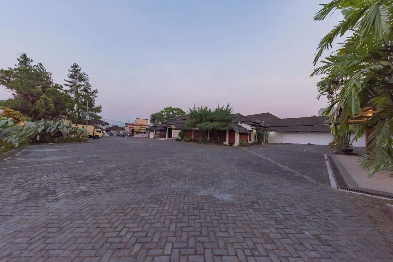 Crown Hotel Tasikmalaya