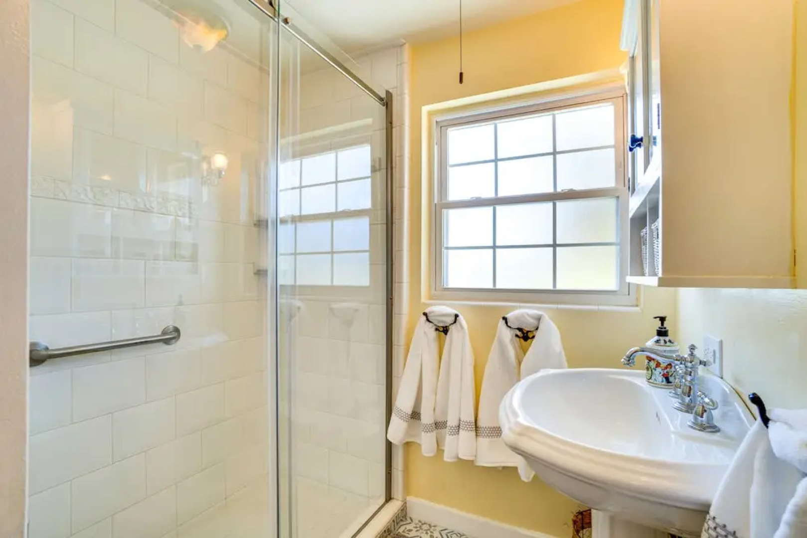Vintage Mount Dora Cottage w/ Screened Porch!