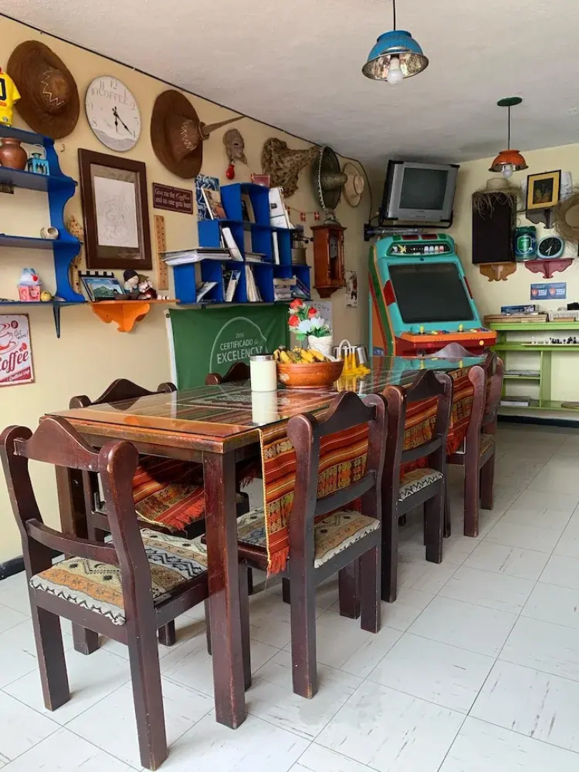 Flying Donkey Hostal - Hostel