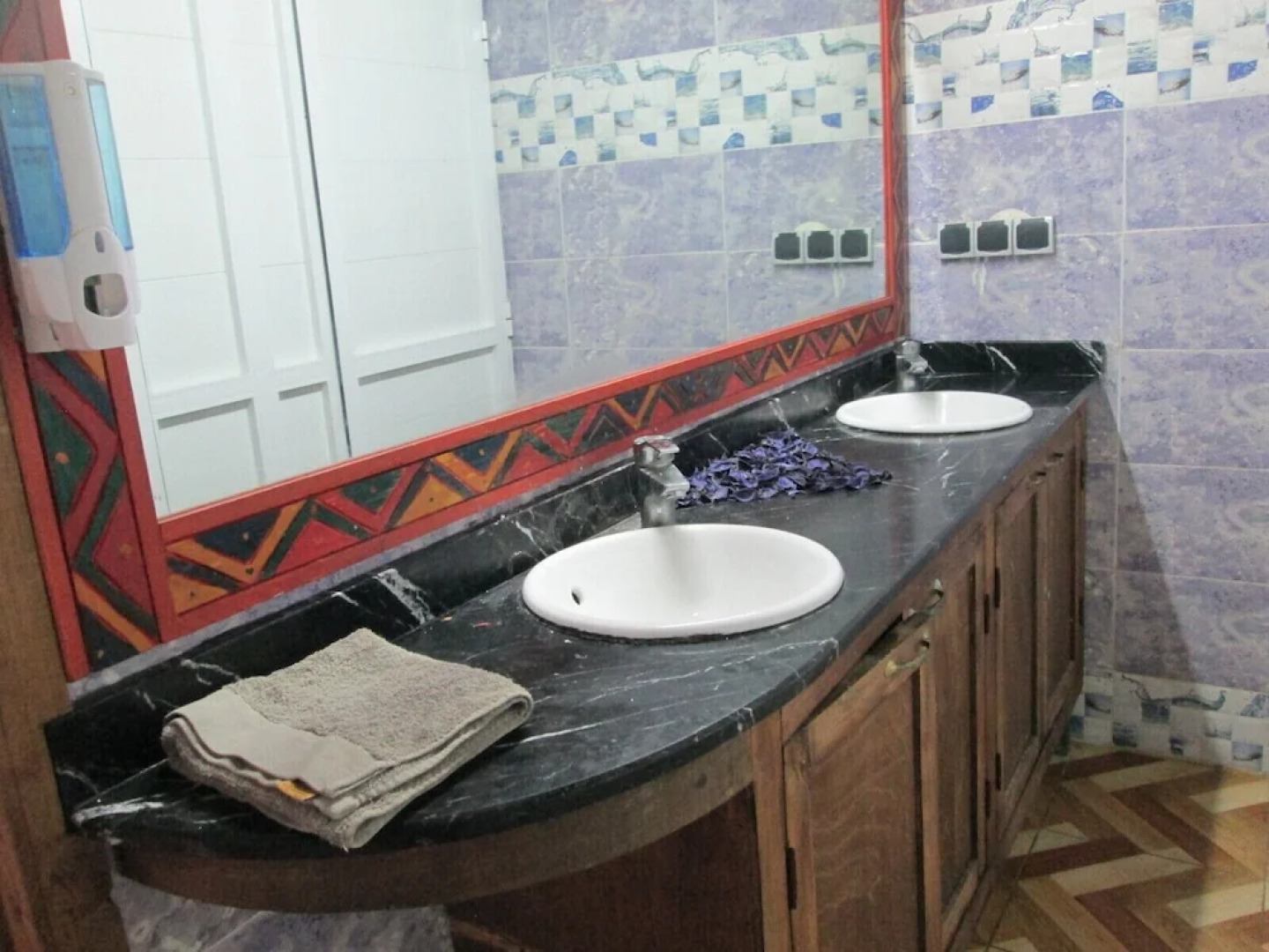 Tazerzit Hostel-Restau