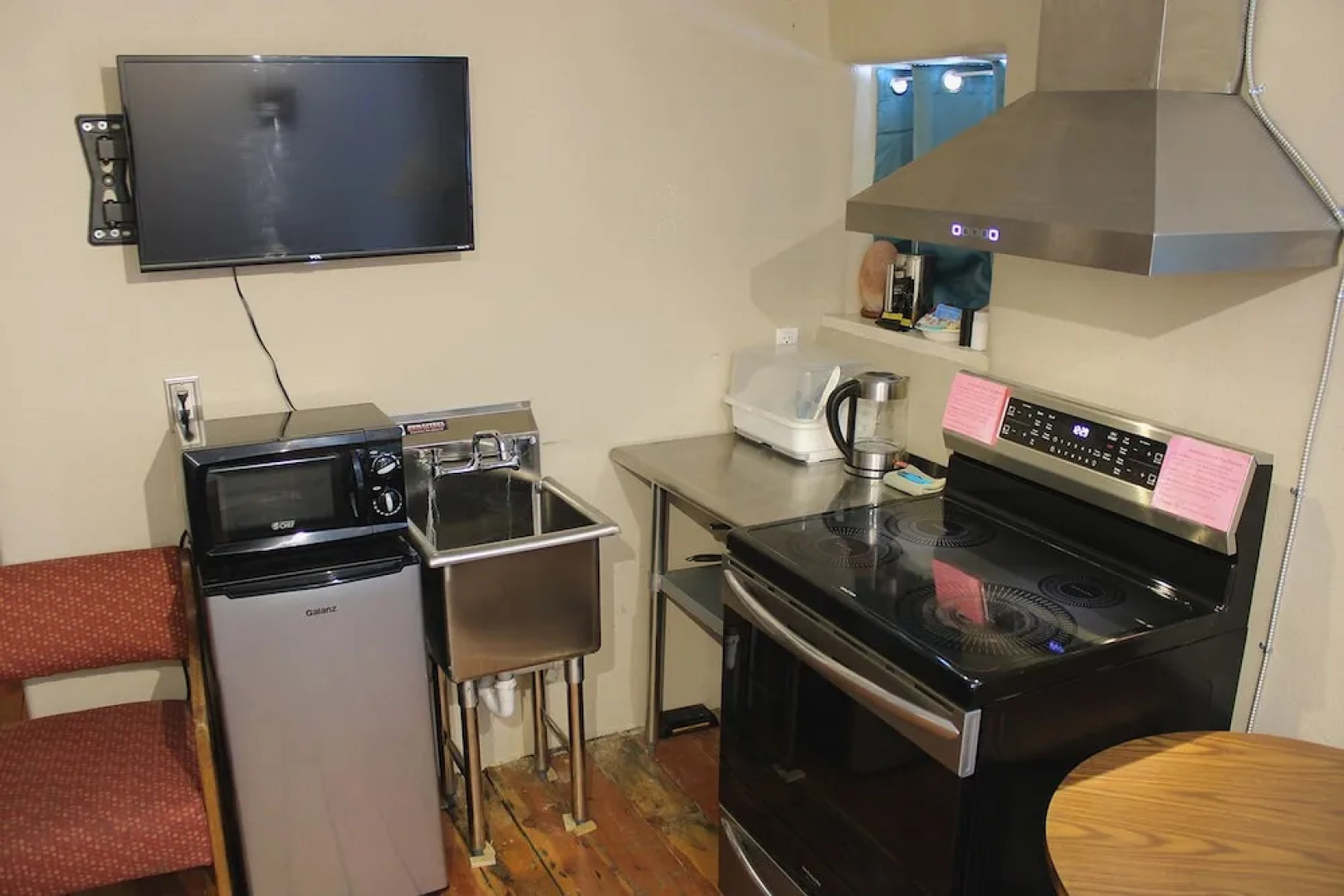 SnowMansion Taos Adventure Lodge