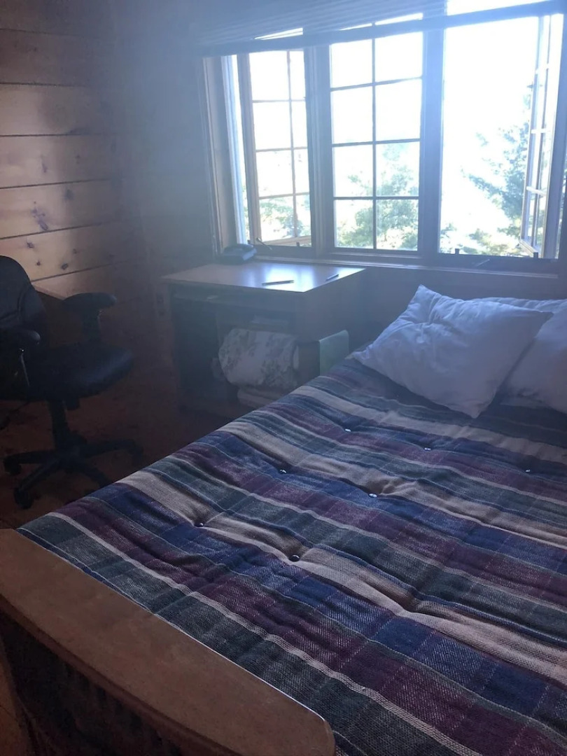 Blueberry Point A Classic Lake Joseph family cottage on a 900 ft peninsula