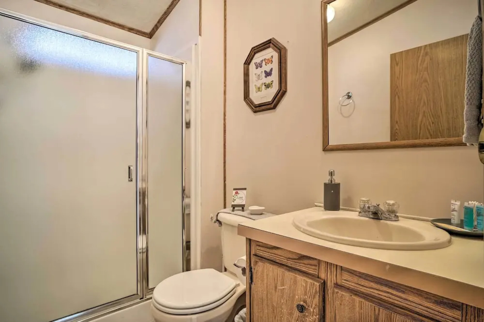 Charming Grants Pass Home w/ Large Backyard!