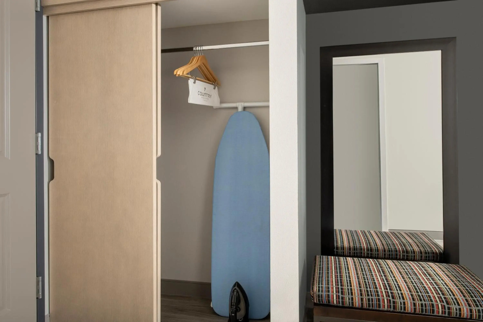 Country Inn & Suites by Radisson, Seattle-Tacoma International Airport, WA