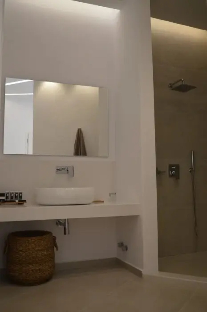 Super Paradise Suites