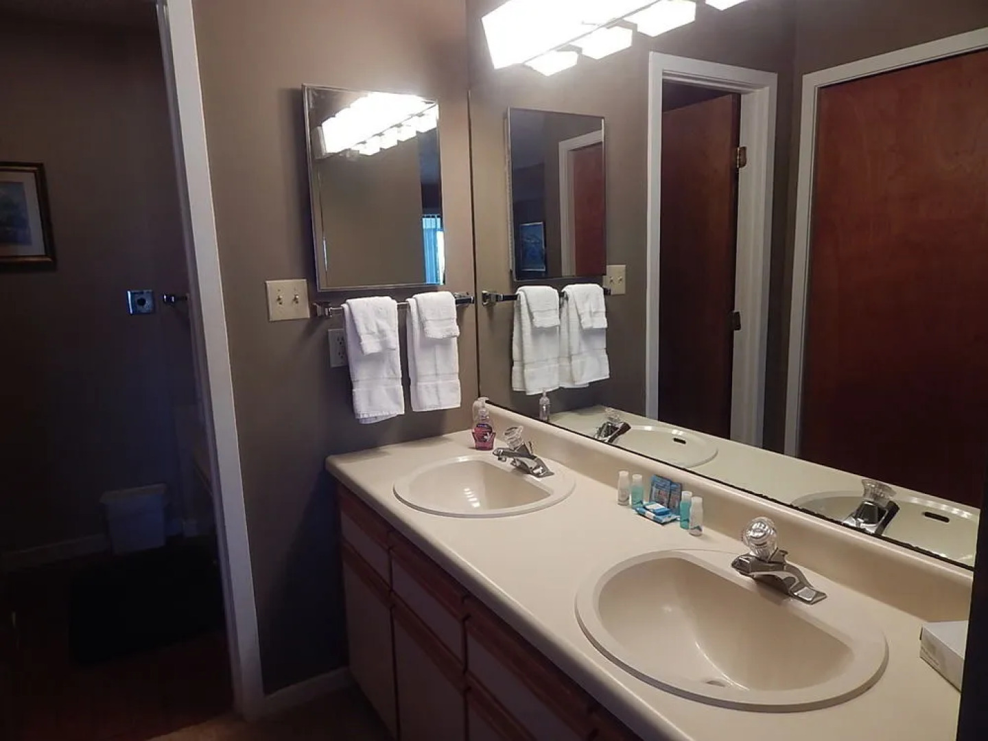 Four Seasons Racquet & Country Club