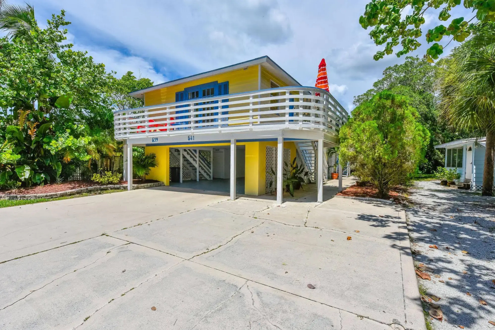 Banana Cabana and Cottage by Beachside Management